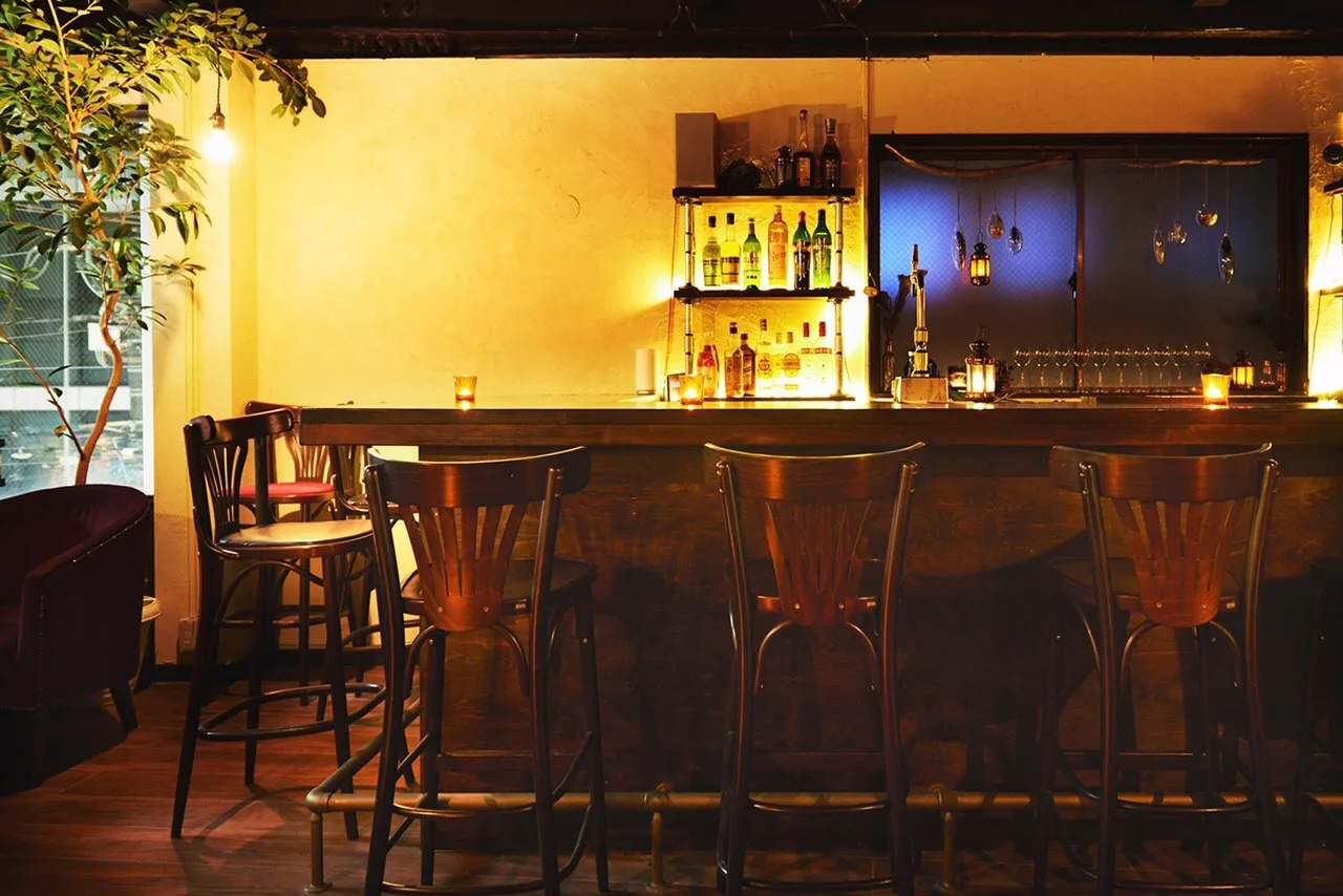 Bar Songbird